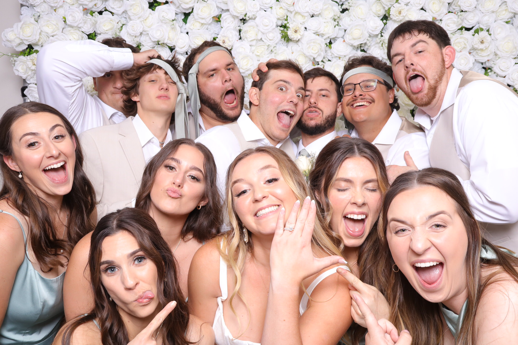 4 Benefits of Having a Photo Booth at Your Wedding
